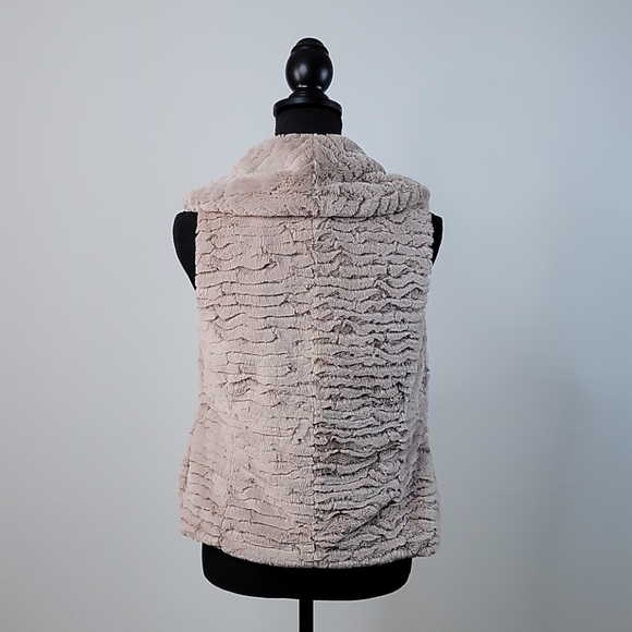 Me Jane faux fur vest medium - Picture 5 of 6